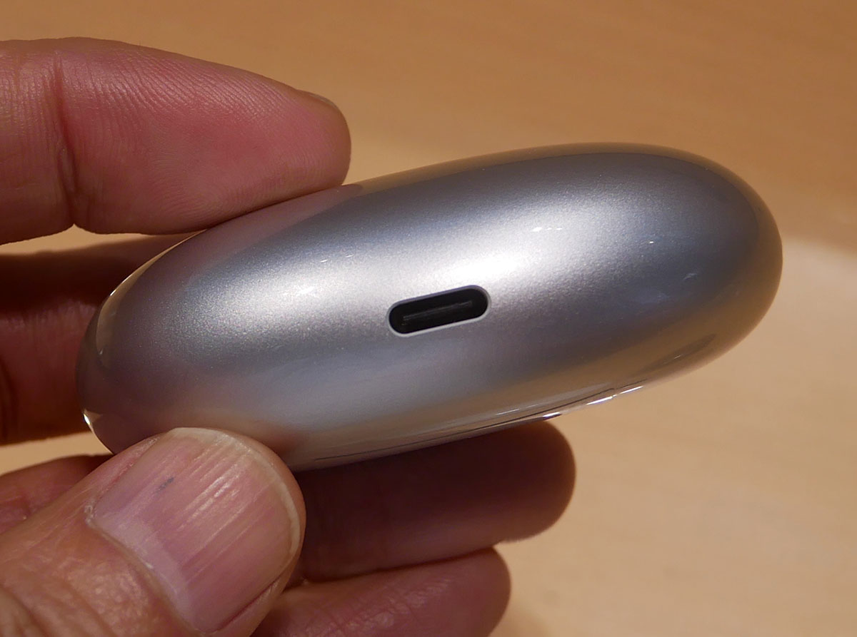 画像: 充電はUSB-Cで行う仕組み