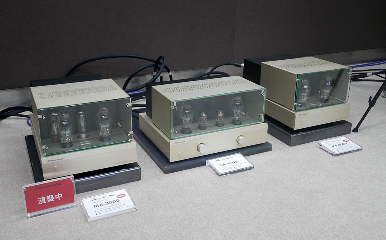 画像: 両脇が新製品パワーアンプの「M-3000」