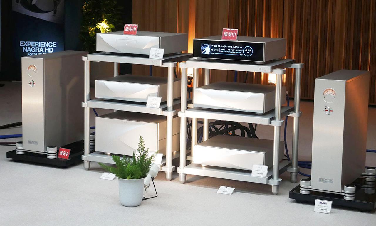 画像: 両脇がパワーアンプの「REFERENCE AMP」で、中央のラックにdCS「Varese Music System」が並べられている