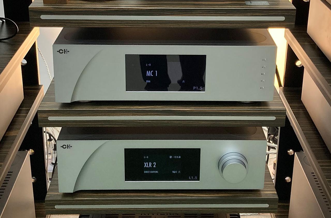 画像: CHプレシジョンのフォノイコライザー「P1.5」（上）およびラインプリアンプ「L1.5」（下）