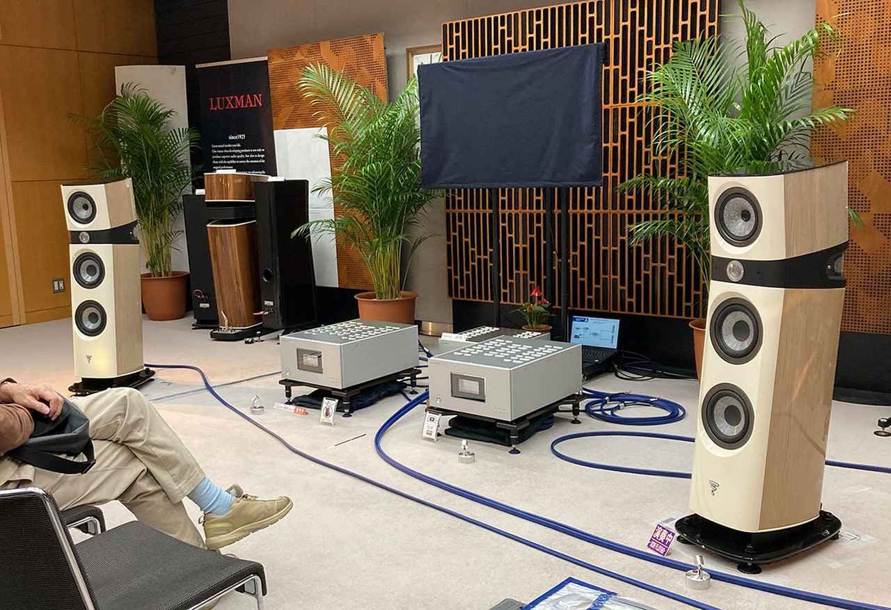 画像: ラックスマン「B-100 CENTENNIAL」でフォーカル「Scala Utopia Evo」をドライブするデモが行なわれていた