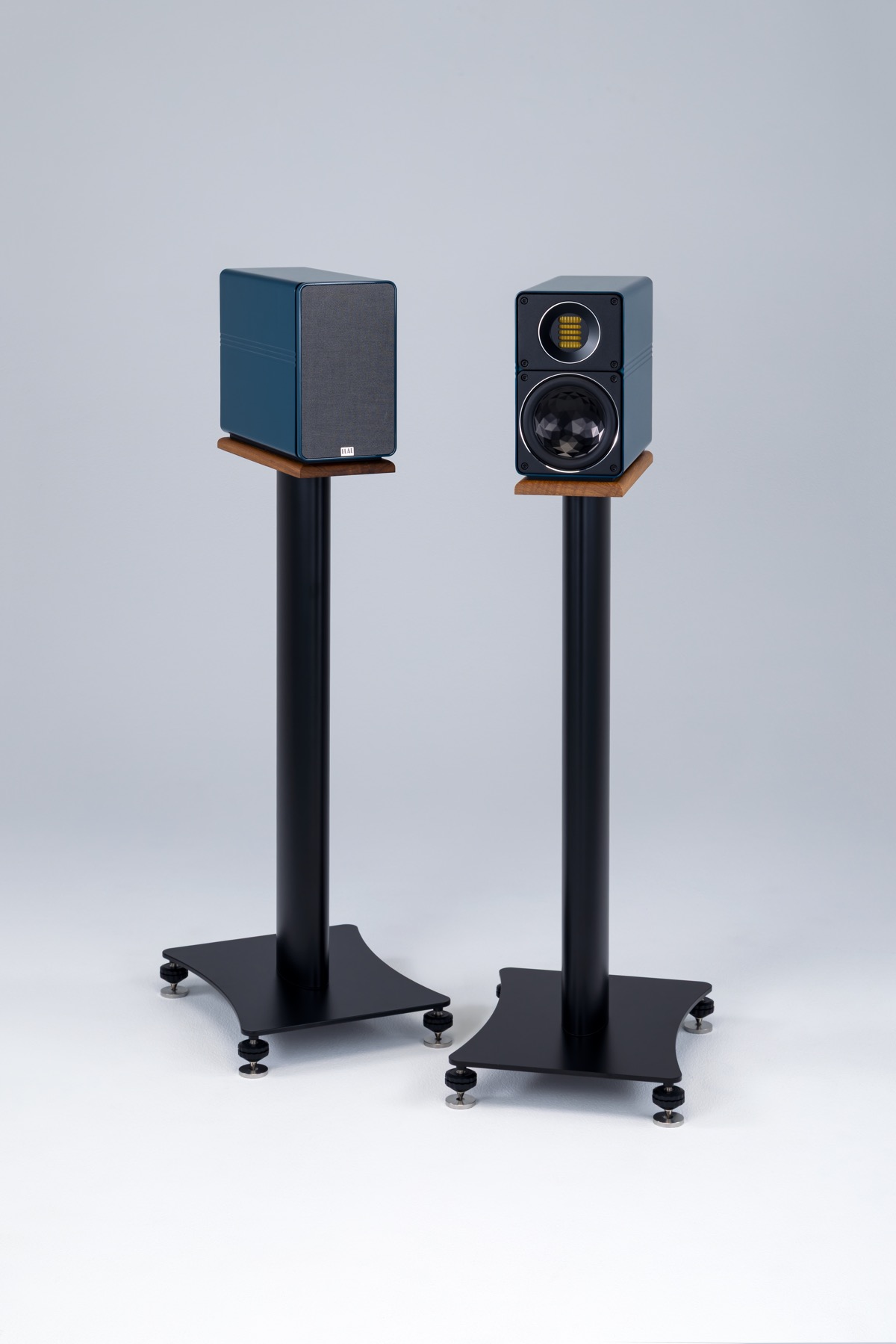 画像1: 「ELAC ELEGANT 100」サイズを超えた魅惑の音!ユニット/内部配線の刷新と独自カラーをまとう創業100周年を迎えた独エラックの記念モデル【Special Review】