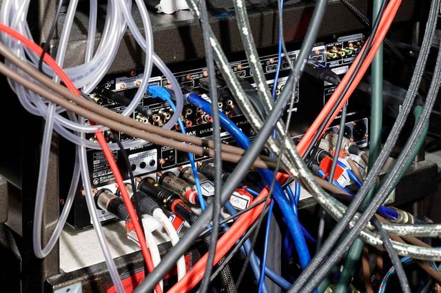 画像3: マランツの最新コントロールAVセンター「AV 30」導入記。極彩色の絵と音が織り成す桃源郷!