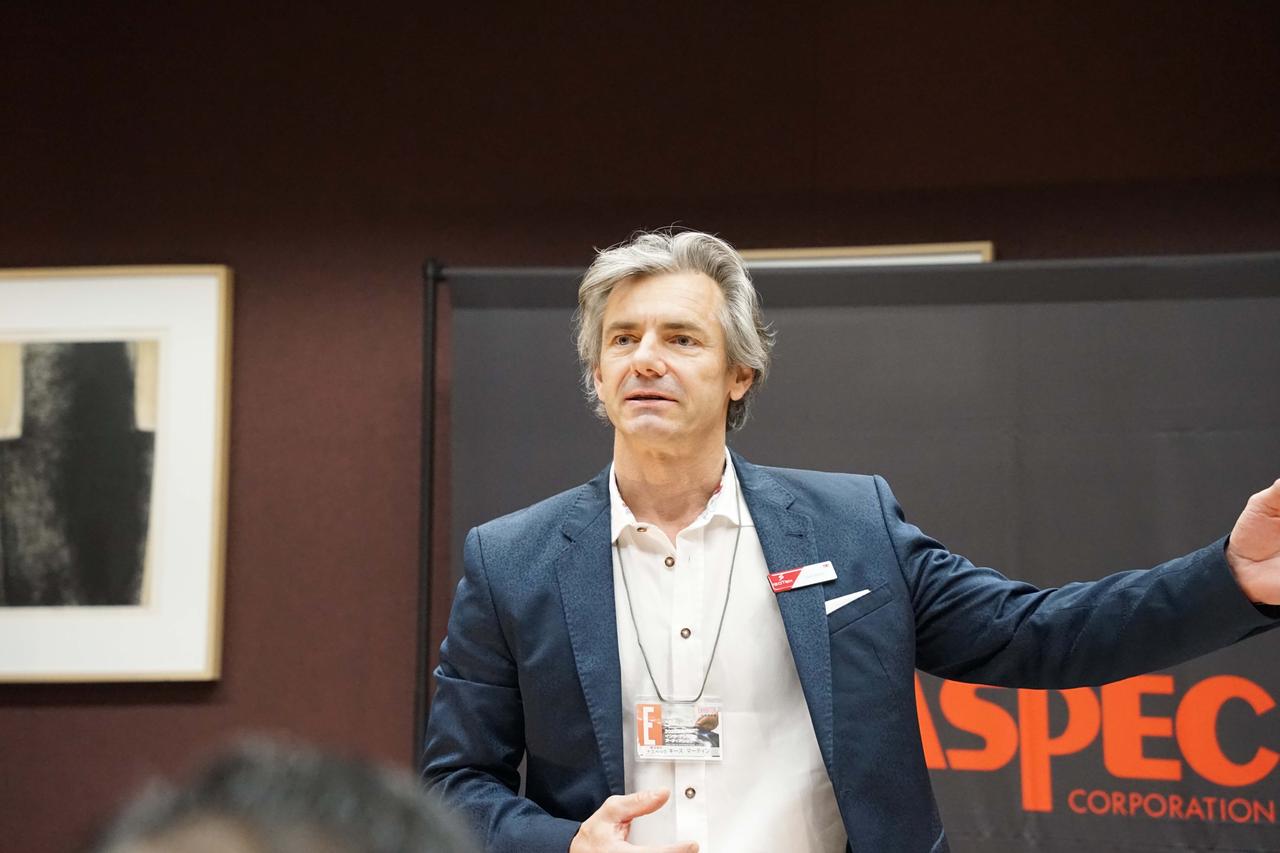 画像: IsoTek Brand Founder / CEO Keith Martin(キース・マーティン)さん。日本のオーディオファン向けデモのために来日された