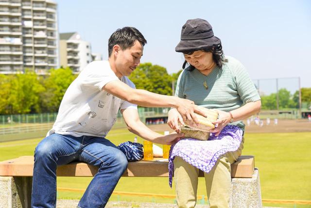 画像1: 愛情の一手間がわかるおにぎりの海苔