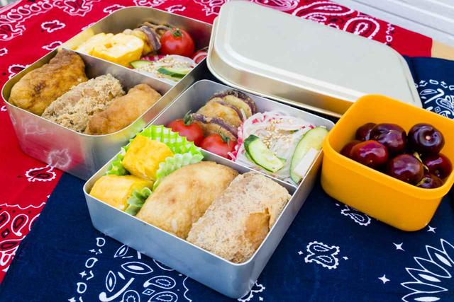 画像2: 年季の入ったお弁当箱は当時使っていたもの