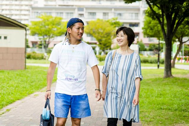 画像2: 待ち合わせ場所は、噴水のある夏の公園