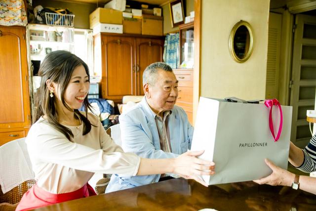 画像2: お義父さんとお嫁さんのアイディアを掛け合わせたギフトをプレゼント