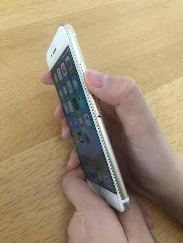 画像: 画面の右側面にある電源マークを押すと、着信音が消えます。
