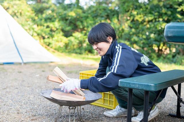 画像7: 難関…!? 二人三脚でテントを組み立てよう!