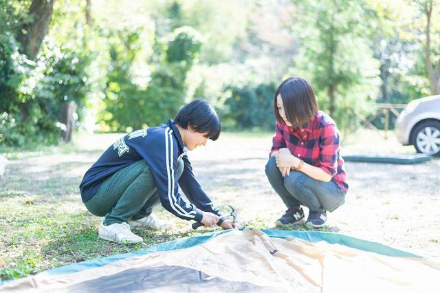 画像3: 難関…!? 二人三脚でテントを組み立てよう!