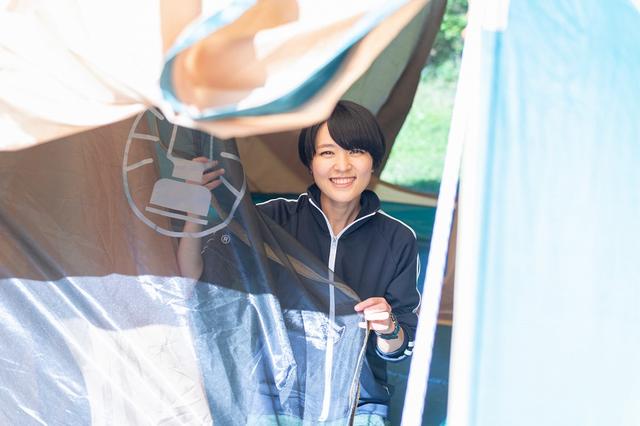 画像5: 難関…!? 二人三脚でテントを組み立てよう!