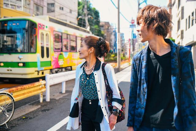 画像2: 待ち合わせ場所は、懐かしい荒川線の線路沿い