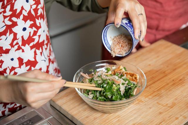 画像4: まずは一品目! 楽風舞のクリアな味わいと薬味のさわやかな香りがよく合う一品