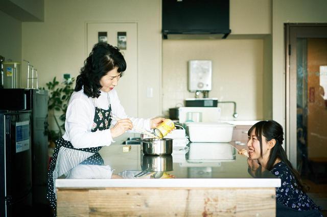 画像3: 月に1度は二人でお出かけをするほど仲良しの母娘