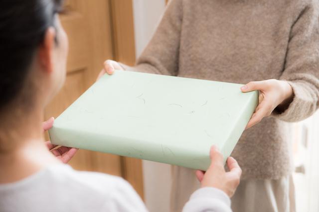 画像: <ミニコラム> 「つまらないものですが」よりも、気の利いたひとことを添えて
