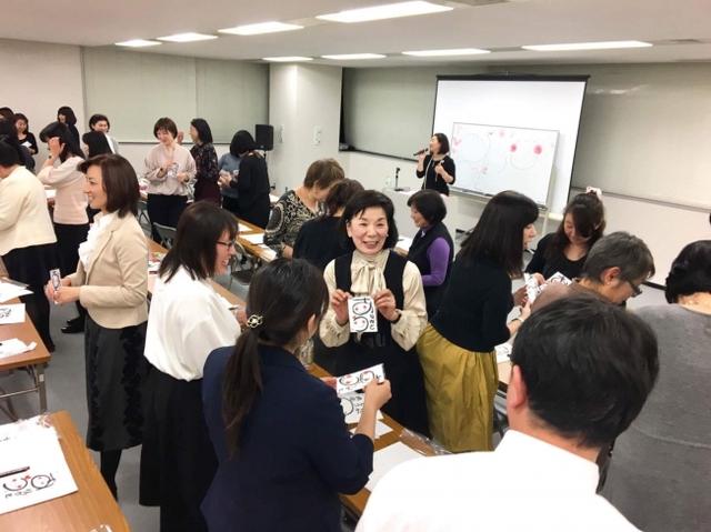 画像: 受講者は3万人を突破!「笑い文字」を書いて渡した人の声