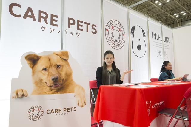 画像: セミナー後には、多くの葬儀関係者がブースへと訪れた