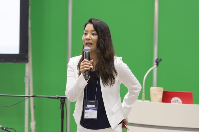 画像: セミナーで発表する一般社団法人日本海洋散骨協会 代表副理事の村田ますみ氏