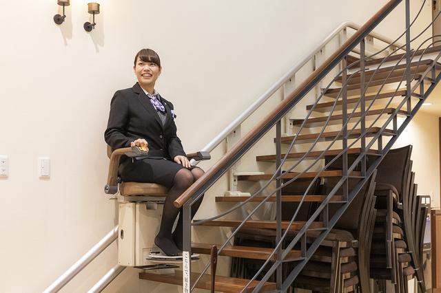 画像: リビング横の昇降機は、来館するお客様にも好評だそう