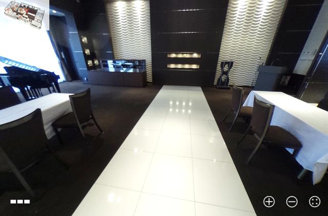 画像: (360°カメラの映像)祭壇から後ろを振り返ると、会食エリアが広がる。 100人の式典のときは、この部分にも椅子を並べて会場として利用