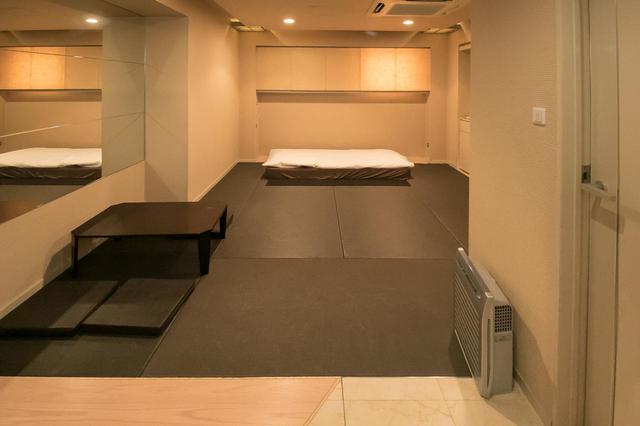 画像: 同じく各フロアにある安置室