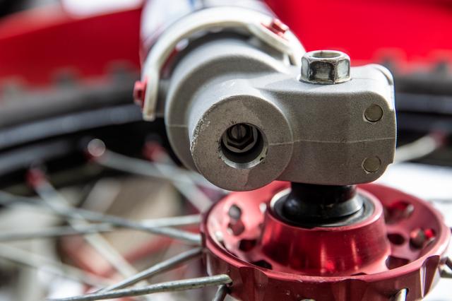 画像3: そもそもコレ、サスはオープンカートリッジになってますんで…
