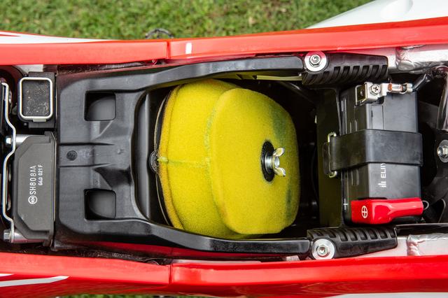 画像6: もっと知りたいCRF450L vol.2 「70%がレーサー、だが各所にちりばめられた公道化モディファイは∞」
