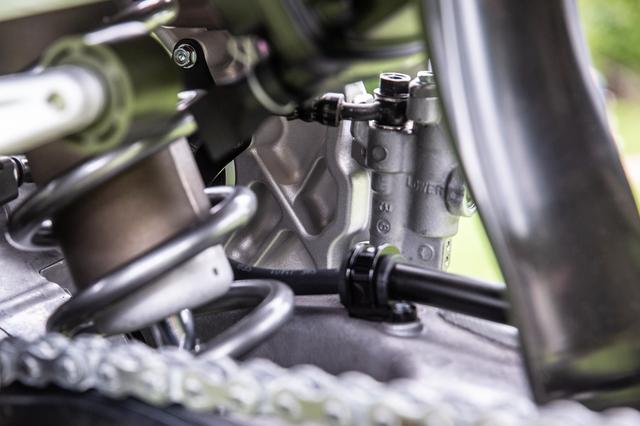 画像2: もっと知りたいCRF450L vol.2 「70%がレーサー、だが各所にちりばめられた公道化モディファイは∞」
