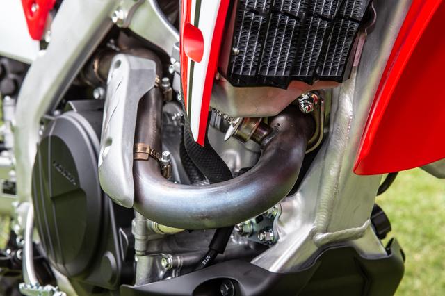 画像9: もっと知りたいCRF450L vol.2 「70%がレーサー、だが各所にちりばめられた公道化モディファイは∞」