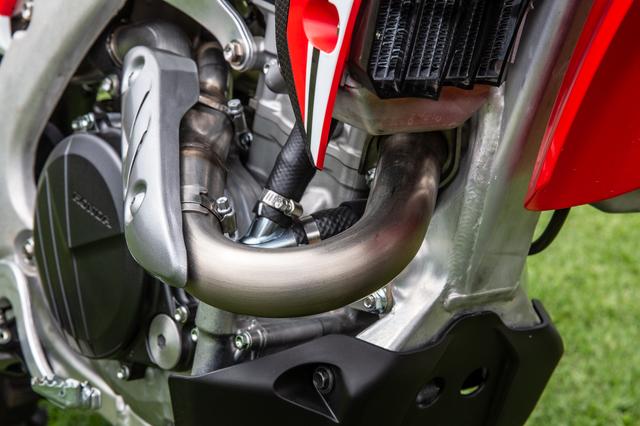 画像8: もっと知りたいCRF450L vol.2 「70%がレーサー、だが各所にちりばめられた公道化モディファイは∞」