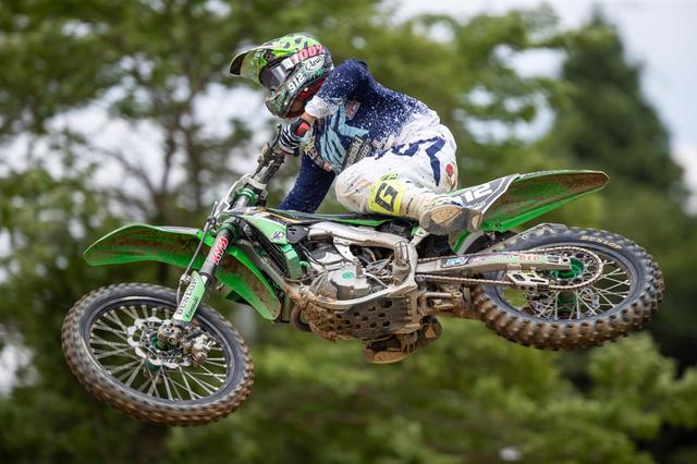 画像: 「昔からジャンプが得意で、ウィップ(ジャンプ中バイクをひねる)には自信があります!」と小川選手