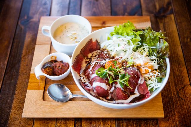 画像3: 山から下りたら、1ポンドの肉を食べに行こう