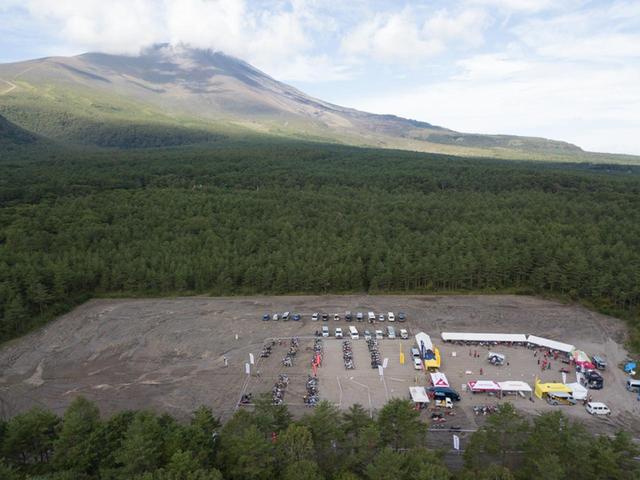 画像1: アフリカツインで絶景を楽しむ