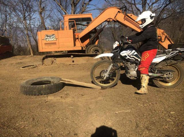 画像1: 自分のバイクで丸太やタイヤを越えてみたい!!