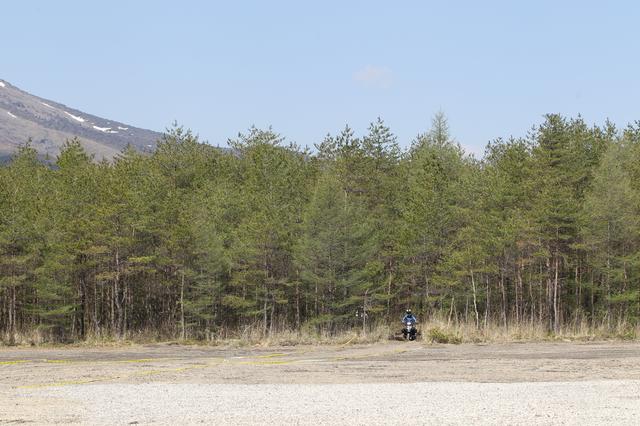 画像: 雄大な浅間山を背景に