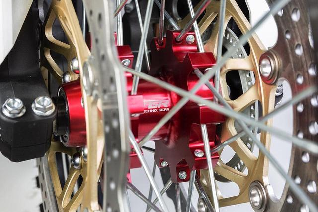 画像2: 軽量、そしてタフな作り、美しいカラーバランスで最高のバイクに