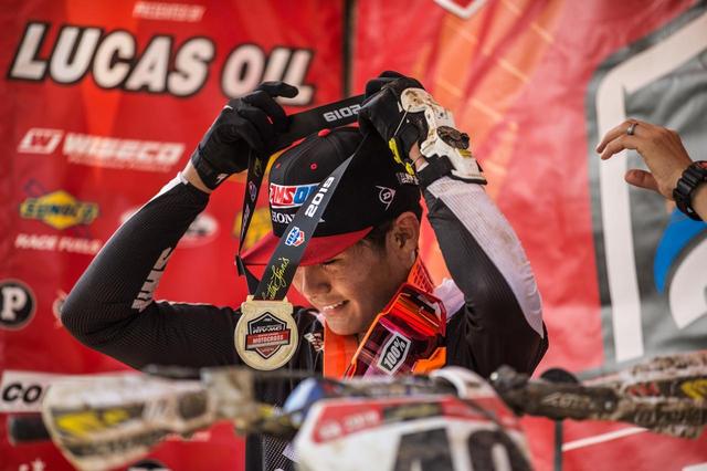 画像: THURSDAY / OPEN PRO SPORTS MOTO2 1周目15番手。しかし…どうにもスタートが決まらない