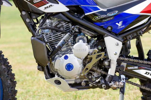 画像: 話題のパフォーマンスダンパーは旧型ステーを使用する