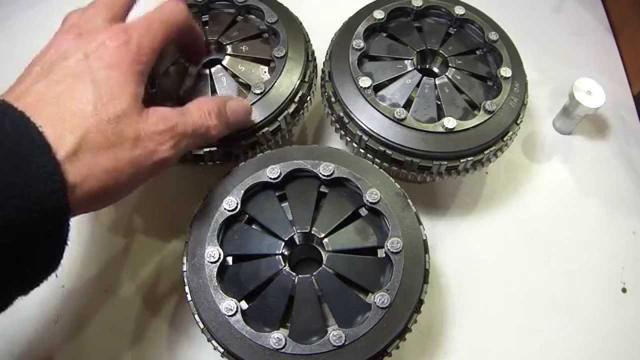 画像: 2013 GASGAS PRO 仕上がった２つと 2015 PRO 加工前です。 工房きたむら www.youtube.com