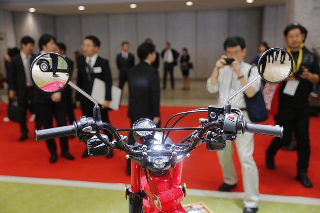 画像: ハンドルバーはブレースで補強