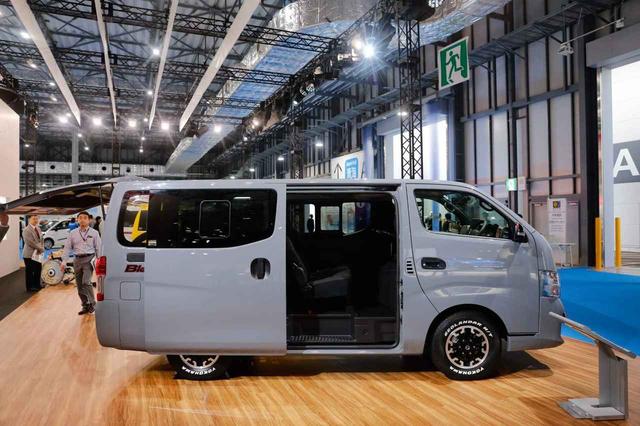 画像: 車体は流行のグレーカラー。