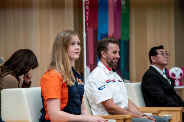 画像: 海外からの招聘ライダー2名。左がSanna Karkkainen選手(フィンランド)と、右がHelder Rodrigues選手(ポルトガル)。