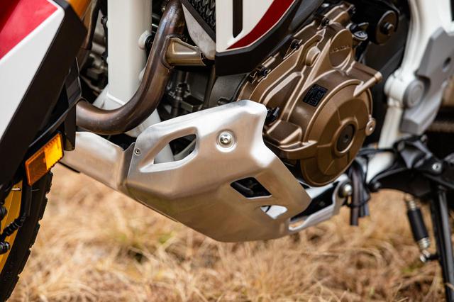 画像: エンジン重量はマニュアルトランスミッション(以下MT)タイプで -2.5kg、Dual Clutch Transmission( 以下 DCT)タイプで-2.2kgの軽量化を達成