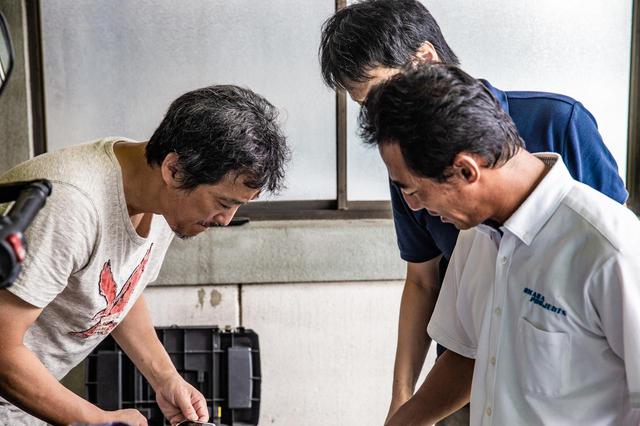 画像: 説明を受ける大鶴氏