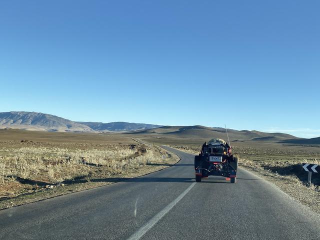 画像: アトラス山脈を越える長いリエゾン