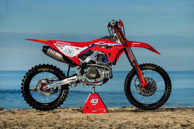 画像1: CRF450R、革新的な細フレームでフルモデルチェンジの兆し。MXGPにて先行開発車がデビュー