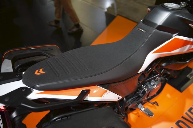 よりすけさん専用　KTM390アドベンチャー2020の純正シート よりすけさん専用 KTM390アドベンチャー2020の純正シート - メルカリ