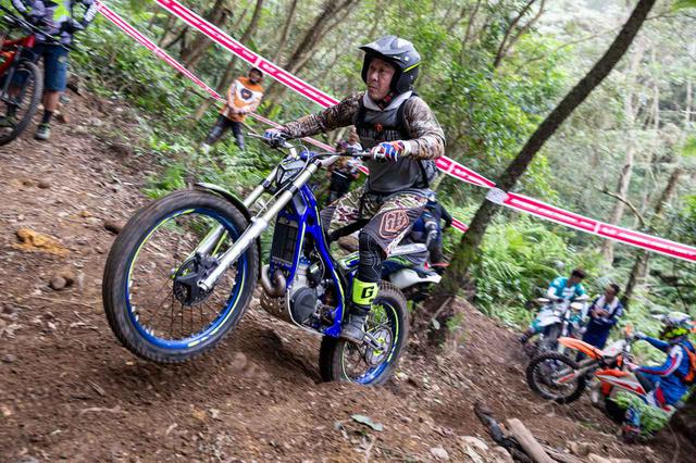 画像: 亀山にはトライアルライダーとエンデューロライダーが共存している。トライアルはやはり年齢層が高く、皆レベルも高かった。