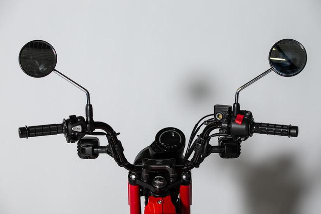 画像2: ライダー心をくすぐるハンドルまわり